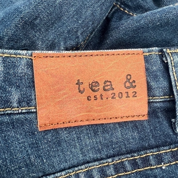 Tea & Cup Premium Denim Distressed Cut Off Jean Shorts Size 5 Women’s - Picture 6 of 7